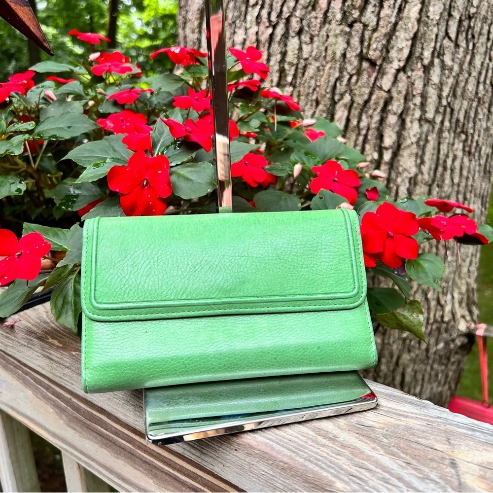 Vintage Green With Envy Genuine Leather Checkbook Wallet 6 card slot inside zip